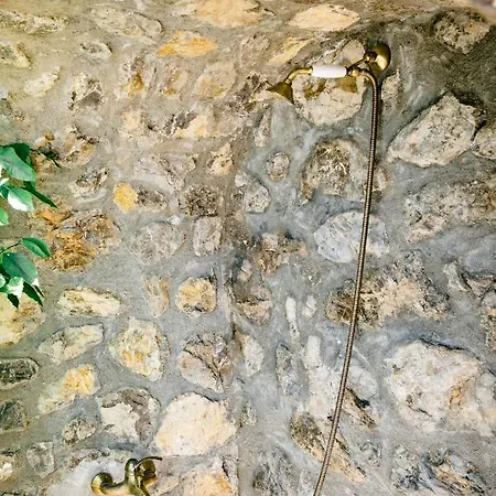 Anfitrite بيت ضيافة 4*