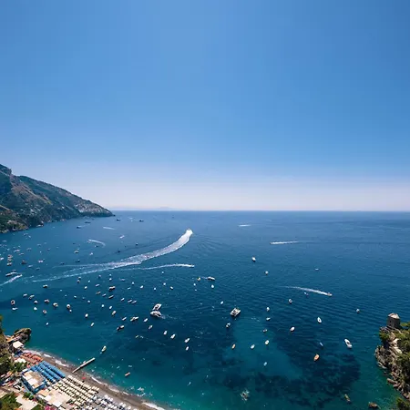 Anfitrite بيت ضيافة 4*