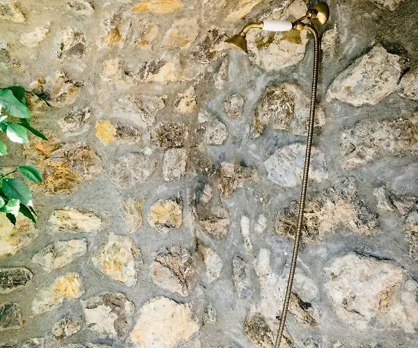 Anfitrite Konukevi 4*